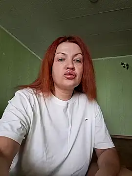 Snapshot of KiraXTender chatting on 10-17-25, 02:59 KiraXTender online show from 10-17-25, 02:59