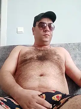 Snapshot of fraud705 chatting on 09-17-25, 01:13 fraud705 online show from 09-17-25, 01:13