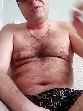 Snapshot of fraud705 chatting on 12-18-25, 01:28 fraud705 online show from 12-18-25, 01:28