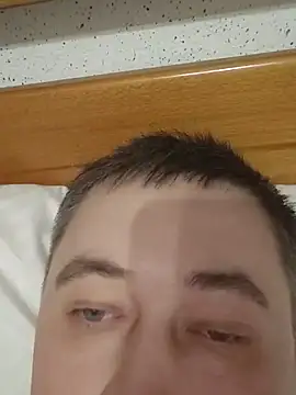 Snapshot of tores992 chatting on 09-24-25, 03:32 tores992 online show from 09-24-25, 03:32