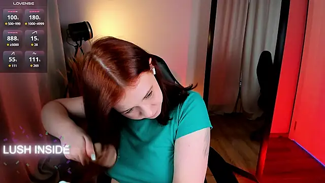 Snapshot of Pretty_Alison chatting on 02-08-26, 02:09 Pretty Alison online show from 02-08-26, 02:09