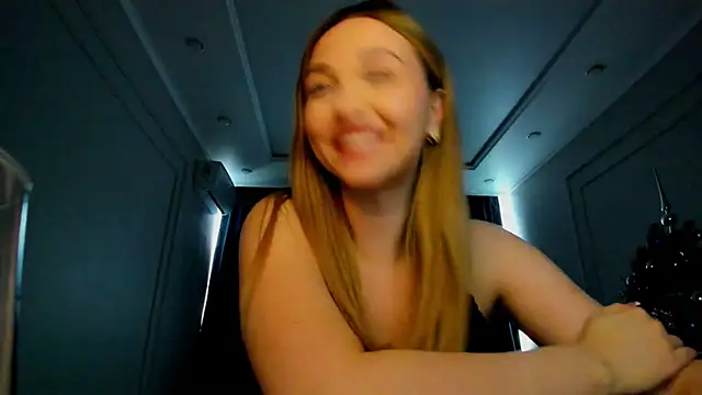 Snapshot of GracefulLook chatting on 12-24-24, 09:50 GracefulLook online show from 12-24-24, 09:50