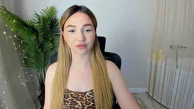 Snapshot of GracefulLook chatting on 01-17-25, 10:56 GracefulLook online show from 01-17-25, 10:56