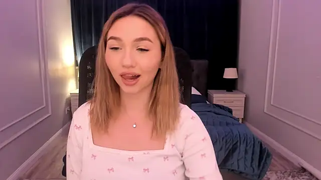 Snapshot of GracefulLook chatting on 01-26-25, 02:03 GracefulLook online show from 01-26-25, 02:03