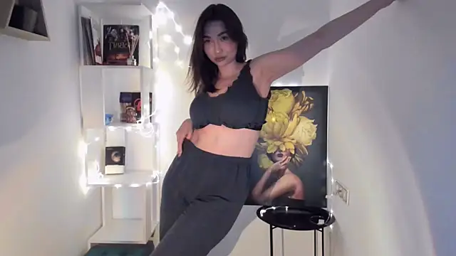 Snapshot of GracefulLook chatting on 02-05-25, 03:23 GracefulLook online show from 02-05-25, 03:23