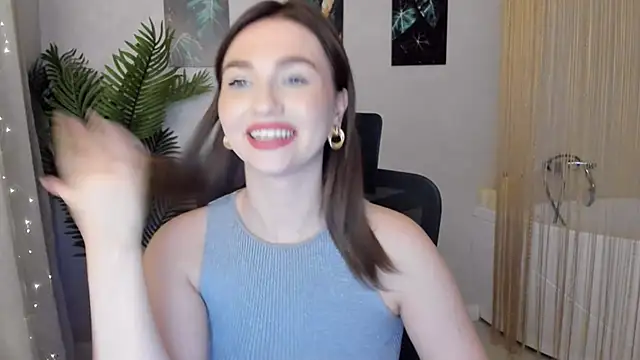 Snapshot of GracefulLook chatting on 02-10-25, 04:36 GracefulLook online show from 02-10-25, 04:36