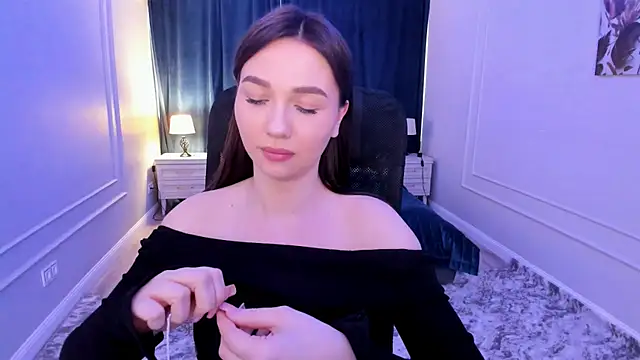 Snapshot of GracefulLook chatting on 03-13-25, 10:05 GracefulLook online show from 03-13-25, 10:05