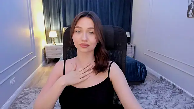 Snapshot of GracefulLook chatting on 03-18-25, 02:36 GracefulLook online show from 03-18-25, 02:36