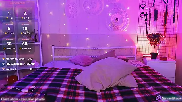 Snapshot of ServantBrook chatting on 02-04-25, 11:05 ServantBrook online show from 02-04-25, 11:05