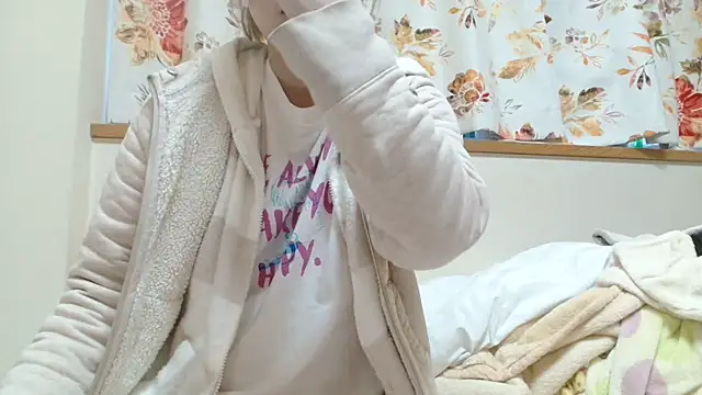 Snapshot of liliyRiSAcha-n chatting on 12-19-24, 05:51 liliyRiSAcha-n online show from 12-19-24, 05:51