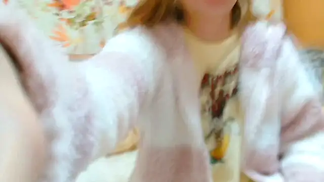 Snapshot of liliyRiSAcha-n chatting on 12-25-24, 07:13 liliyRiSAcha-n online show from 12-25-24, 07:13