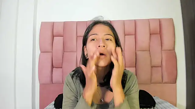 JuliKim  online show from 09-29-25, 01:05