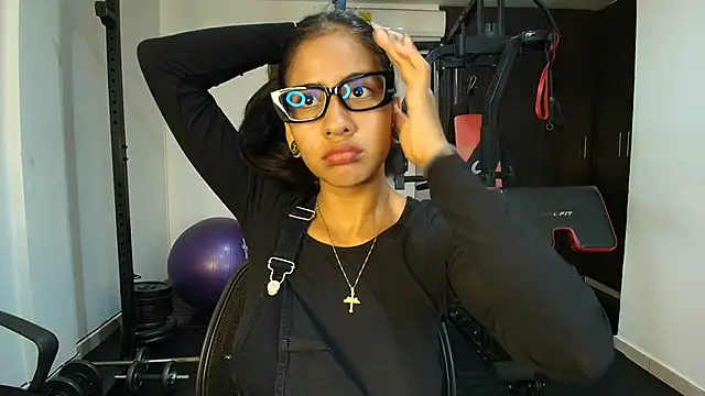 JuliKim  online show from 10-10-25, 12:48