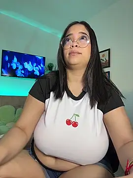 Snapshot of tati_reyess chatting on 11-03-25, 11:33 tati reyess online show from 11-03-25, 11:33