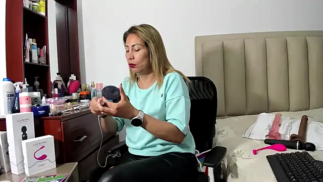 Chloemiller89 online show from 12-16-24, 11:07