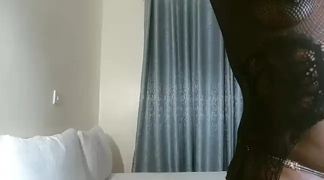 Snapshot of Elegant_Ebony chatting on 02-14-25, 10:07 Elegant Ebony online show from 02-14-25, 10:07