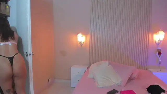 Snapshot of EmilyEvans7 chatting on 09-28-25, 07:19 EmilyEvans7 online show from 09-28-25, 07:19