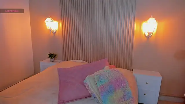 Snapshot of EmilyEvans7 chatting on 11-14-25, 08:07 EmilyEvans7 online show from 11-14-25, 08:07