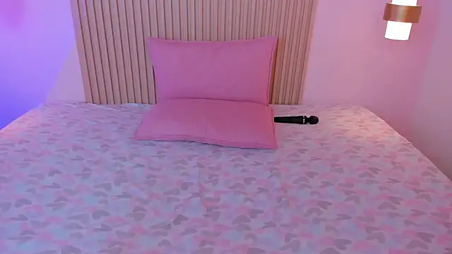 Snapshot of EmilyEvans7 chatting on 02-12-26, 03:01 EmilyEvans7 online show from 02-12-26, 03:01