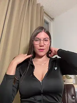 AmelieLaurent  online show from 11-21-25, 04:00