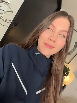 AmelieLaurent  online show from 07-29-26, 01:37