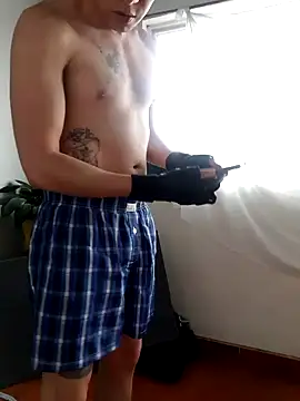 Snapshot of Tom_kio chatting on 03-11-25, 10:09 Tom kio online show from 03-11-25, 10:09