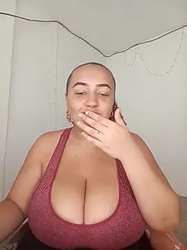 Snapshot of Miss-boobs chatting on 12-29-24, 05:54 Miss-boobs online show from 12-29-24, 05:54