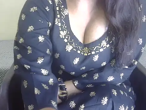 Snapshot of Lusty_Wife1 chatting on 09-10-25, 06:52 Lusty Wife1 online show from 09-10-25, 06:52