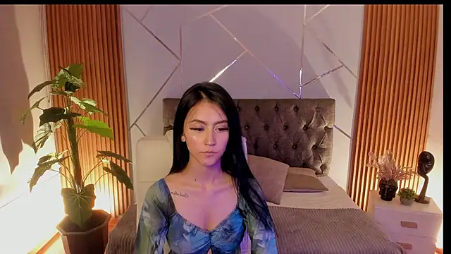 Coralinnee  online show from 09-10-25, 03:39