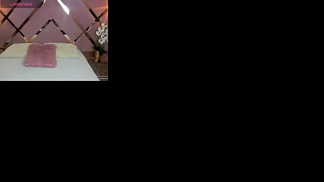 Snapshot of SHANONCLARK chatting on 03-12-25, 07:17 SHANONCLARK online show from 03-12-25, 07:17