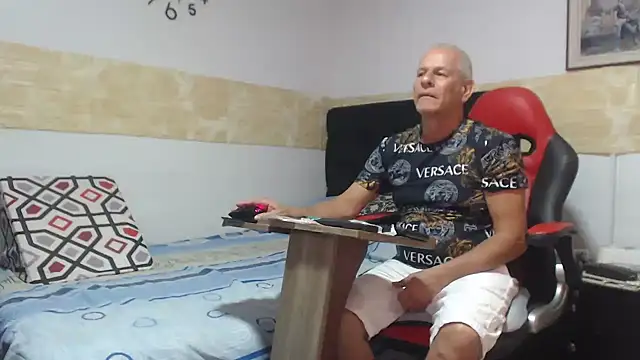 Snapshot of VALENTINO1983_ chatting on 09-13-25, 05:29 VALENTINO1983  online show from 09-13-25, 05:29