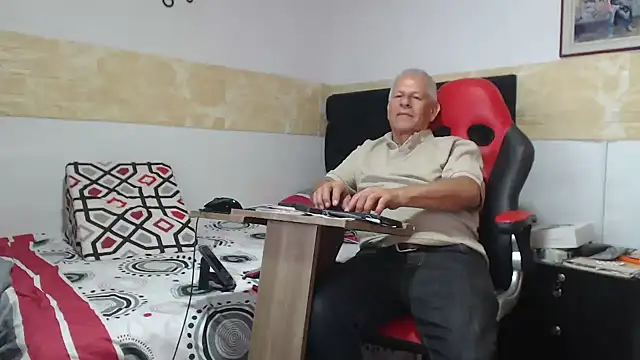 Snapshot of VALENTINO1983_ chatting on 09-28-25, 04:07 VALENTINO1983  online show from 09-28-25, 04:07