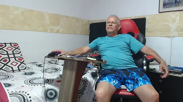 Snapshot of VALENTINO1983_ chatting on 10-01-25, 03:45 VALENTINO1983  online show from 10-01-25, 03:45