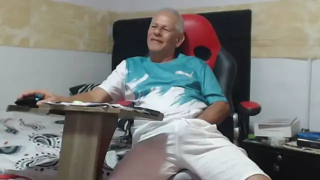 Snapshot of VALENTINO1983_ chatting on 10-03-25, 03:36 VALENTINO1983  online show from 10-03-25, 03:36