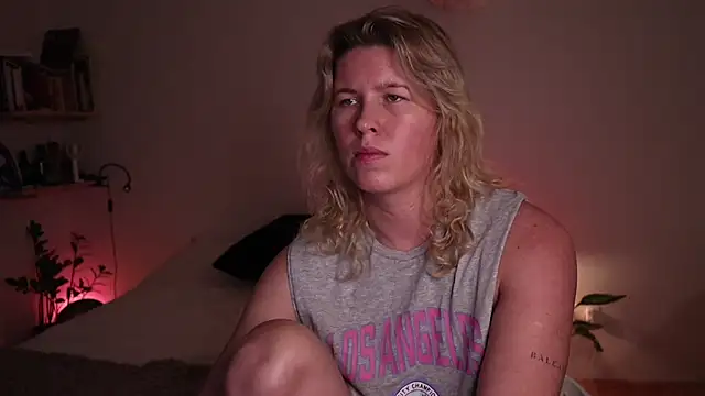 moonamii online show from 10-31-25, 06:42