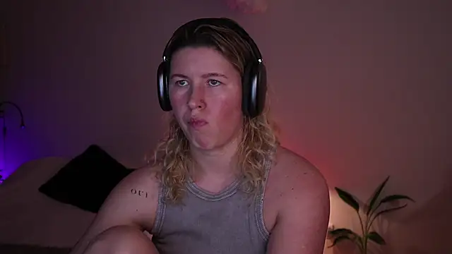 moonamii online show from 12-04-25, 06:05