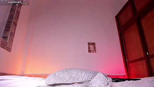 Snapshot of AnnaFoox1 chatting on 11-15-25, 04:10 AnnaFoox1 online show from 11-15-25, 04:10