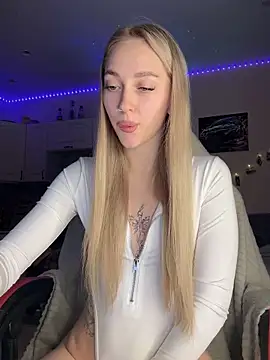 Snapshot of Good__Girl_ chatting on 09-21-25, 04:41 Good Girl online show from 09-21-25, 04:41