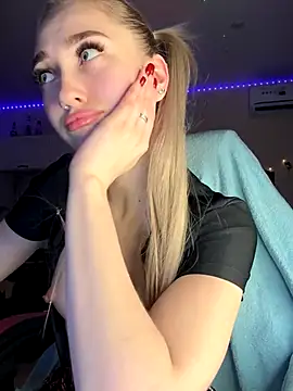 Snapshot of Good__Girl_ chatting on 09-28-25, 06:35 Good Girl online show from 09-28-25, 06:35