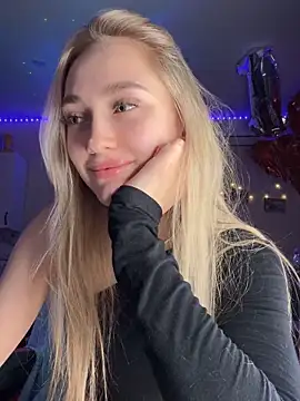 Snapshot of Good__Girl_ chatting on 12-15-25, 06:23 Good Girl online show from 12-15-25, 06:23