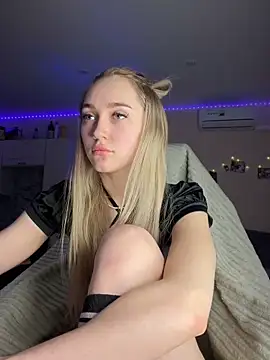 Snapshot of Good__Girl_ chatting on 02-08-26, 06:22 Good Girl online show from 02-08-26, 06:22