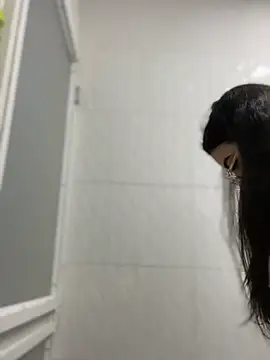 Lia flowers online show from 02-13-25, 03:29