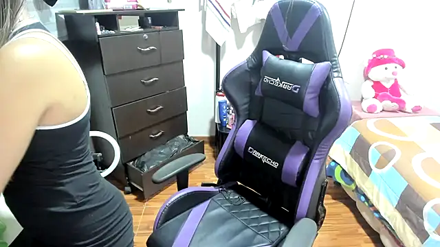 Snapshot of LuisaReyes_2911 chatting on 12-16-24, 01:21 LuisaReyes 2911 online show from 12-16-24, 01:21