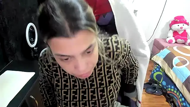 Snapshot of LuisaReyes_2911 chatting on 12-22-24, 03:44 LuisaReyes 2911 online show from 12-22-24, 03:44