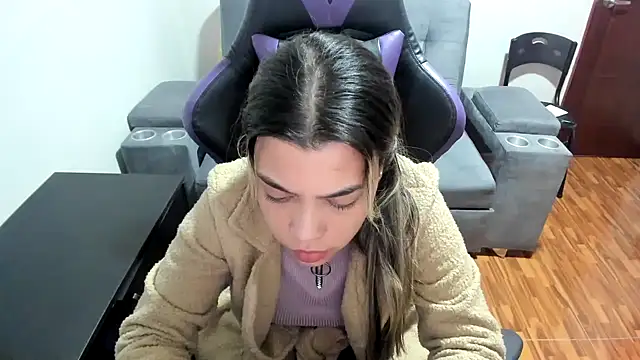 Snapshot of LuisaReyes_2911 chatting on 03-03-25, 02:36 LuisaReyes 2911 online show from 03-03-25, 02:36