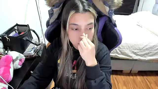 Snapshot of LuisaReyes_2911 chatting on 09-09-25, 02:00 LuisaReyes 2911 online show from 09-09-25, 02:00