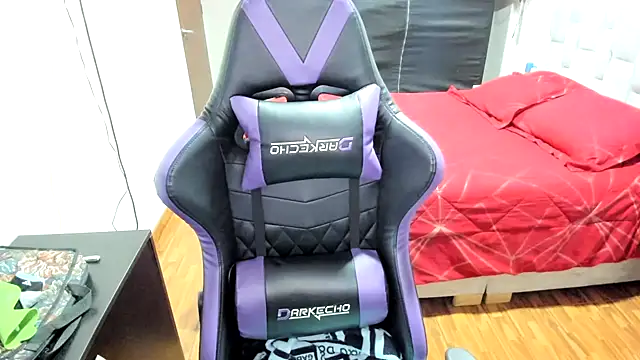 Snapshot of LuisaReyes_2911 chatting on 11-23-25, 02:11 LuisaReyes 2911 online show from 11-23-25, 02:11