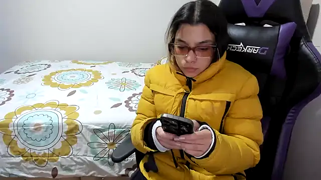 Snapshot of LuisaReyes_2911 chatting on 02-15-26, 02:30 LuisaReyes 2911 online show from 02-15-26, 02:30