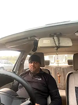 Dick 6inches online show from 10-31-25, 02:12