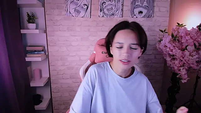 Snapshot of VivianLy_ chatting on 09-24-25, 11:24 VivianLy online show from 09-24-25, 11:24